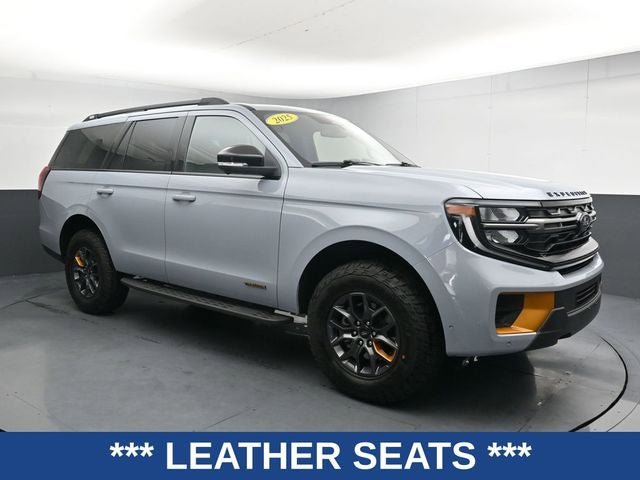 Used 2025 Ford Expedition Tremor AWD/4WD image 3