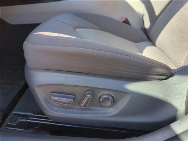 Used 2019 Toyota Camry LE image 10