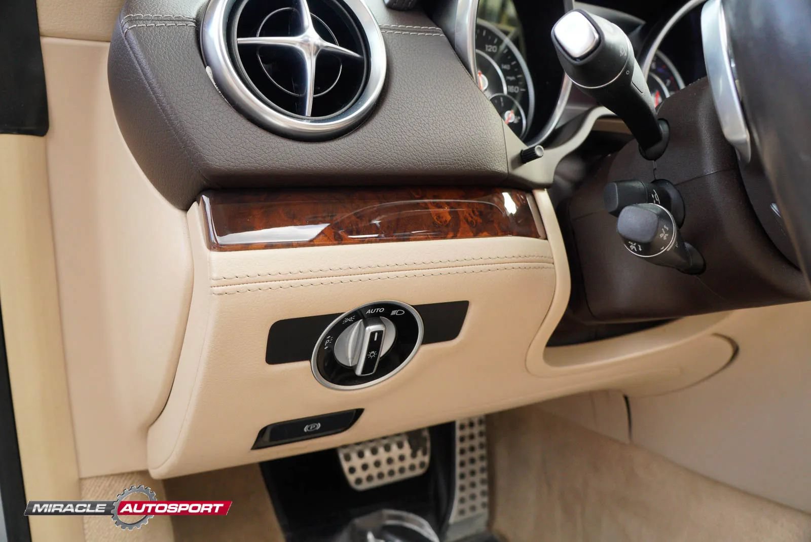 Used 2017 Mercedes-Benz SL 550 image 31