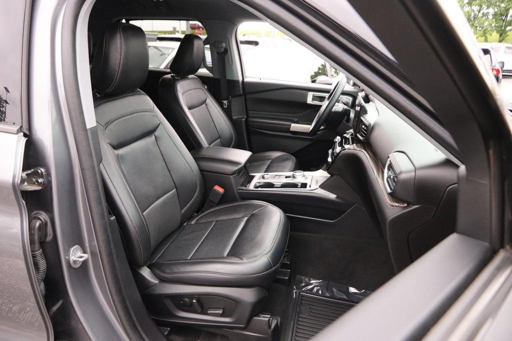 Used 2022 Ford Explorer Limited w/ Equipment Group 301A AWD/4WD image 29