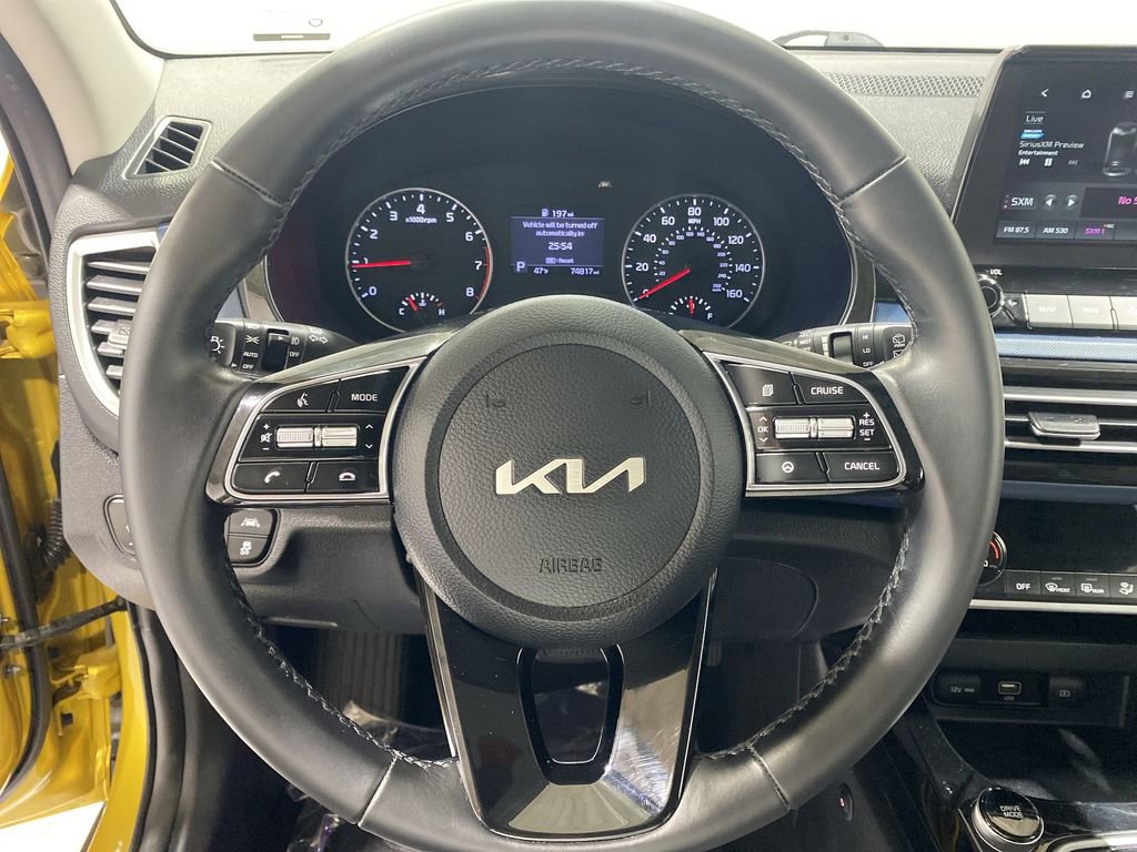 Used 2022 Kia Seltos Nightfall Edition image 11