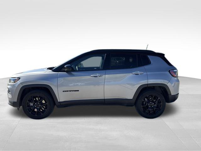 Used 2024 Jeep Compass Latitude w/ Altitude Special Edition AWD/4WD image 6