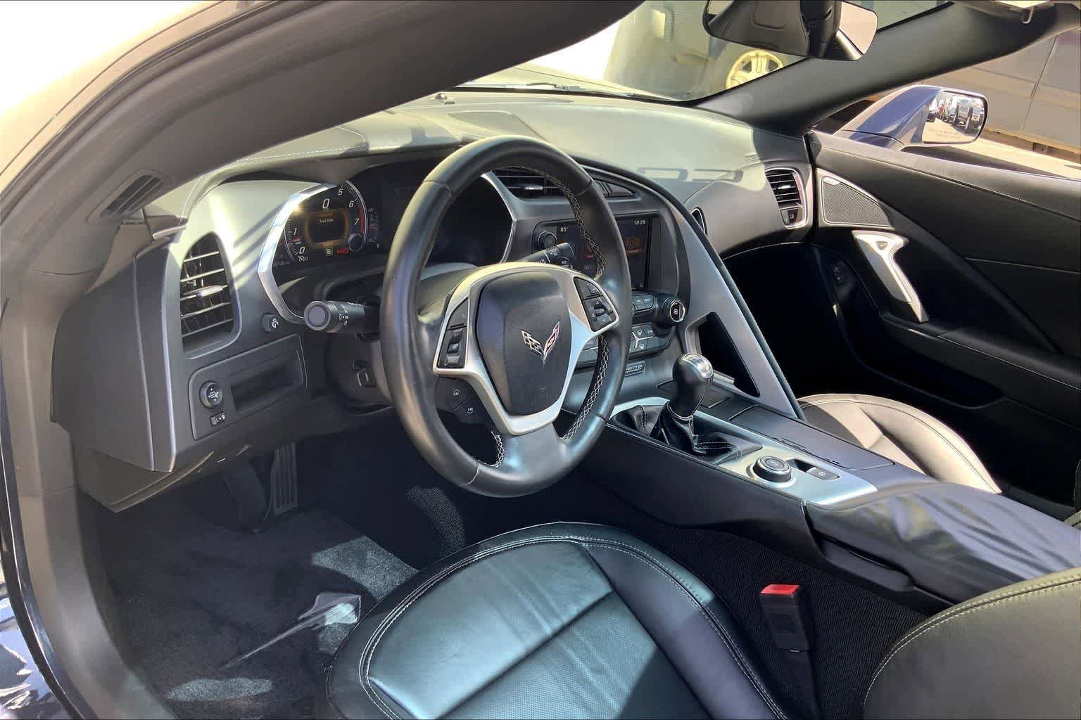 Used 2015 Chevrolet Corvette Stingray Coupe RWD image 2
