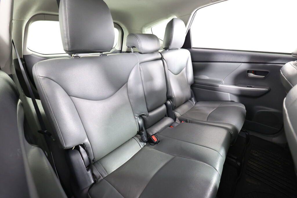 Used 2014 Toyota Prius V Two image 39