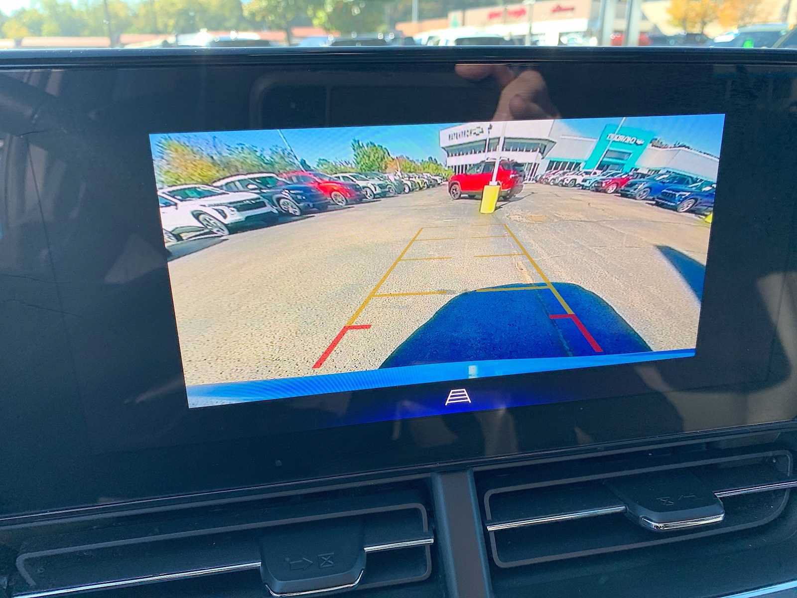 Used 2025 Chevrolet Trax RS w/ Sunroof Package FWD image 14