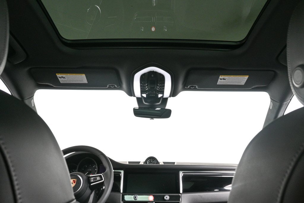 Certified 2025 Porsche Macan image 19