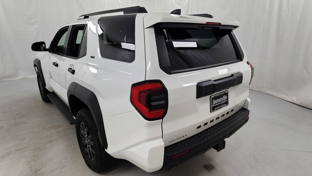 Used 2025 Toyota 4Runner SR5 AWD/4WD image 5