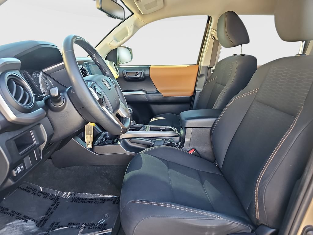 Used 2017 Toyota Tacoma SR5 w/ Tow Package RWD image 17