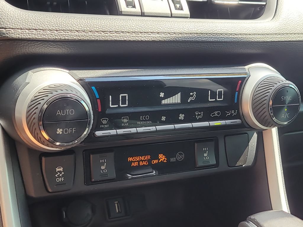 Used 2020 Toyota RAV4 Limited FWD image 25