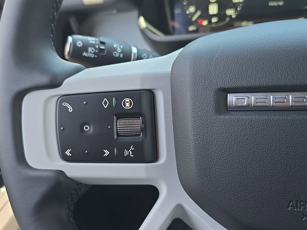 New 2026 Land Rover Defender 110 X-Dynamic SE AWD/4WD image 17