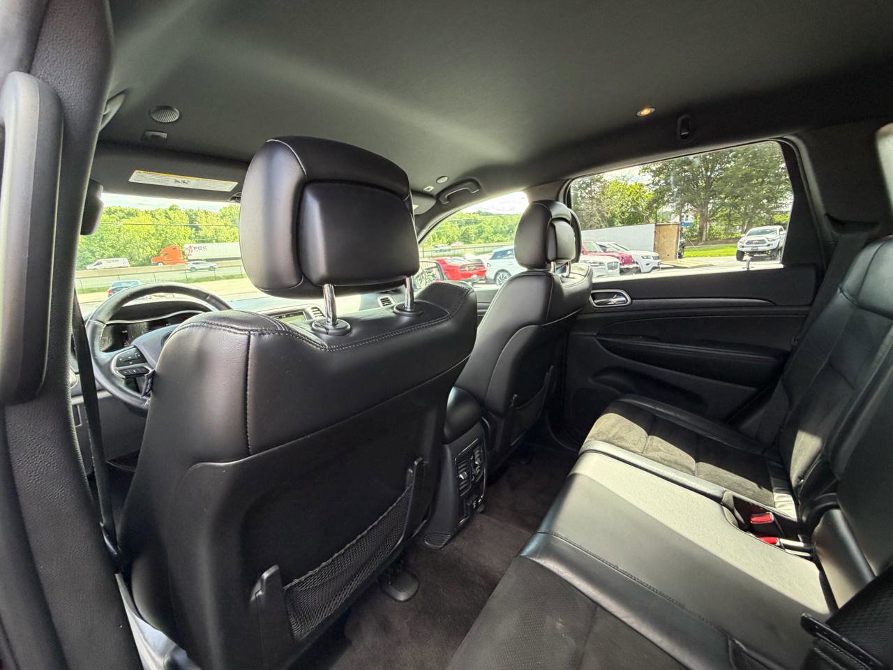 Used 2018 Jeep Grand Cherokee Altitude AWD/4WD image 28