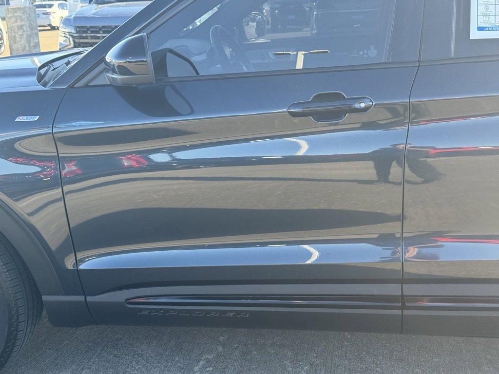 Used 2023 Ford Explorer ST-Line w/ Class IV Trailer Tow Package image 16