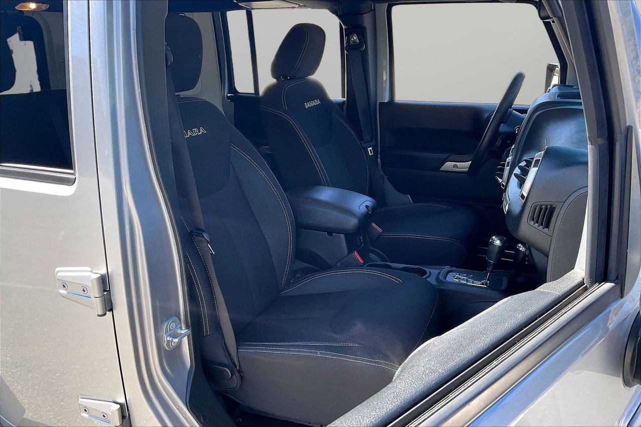 Used 2017 Jeep Wrangler Unlimited Sahara w/ Connectivity Group image 22