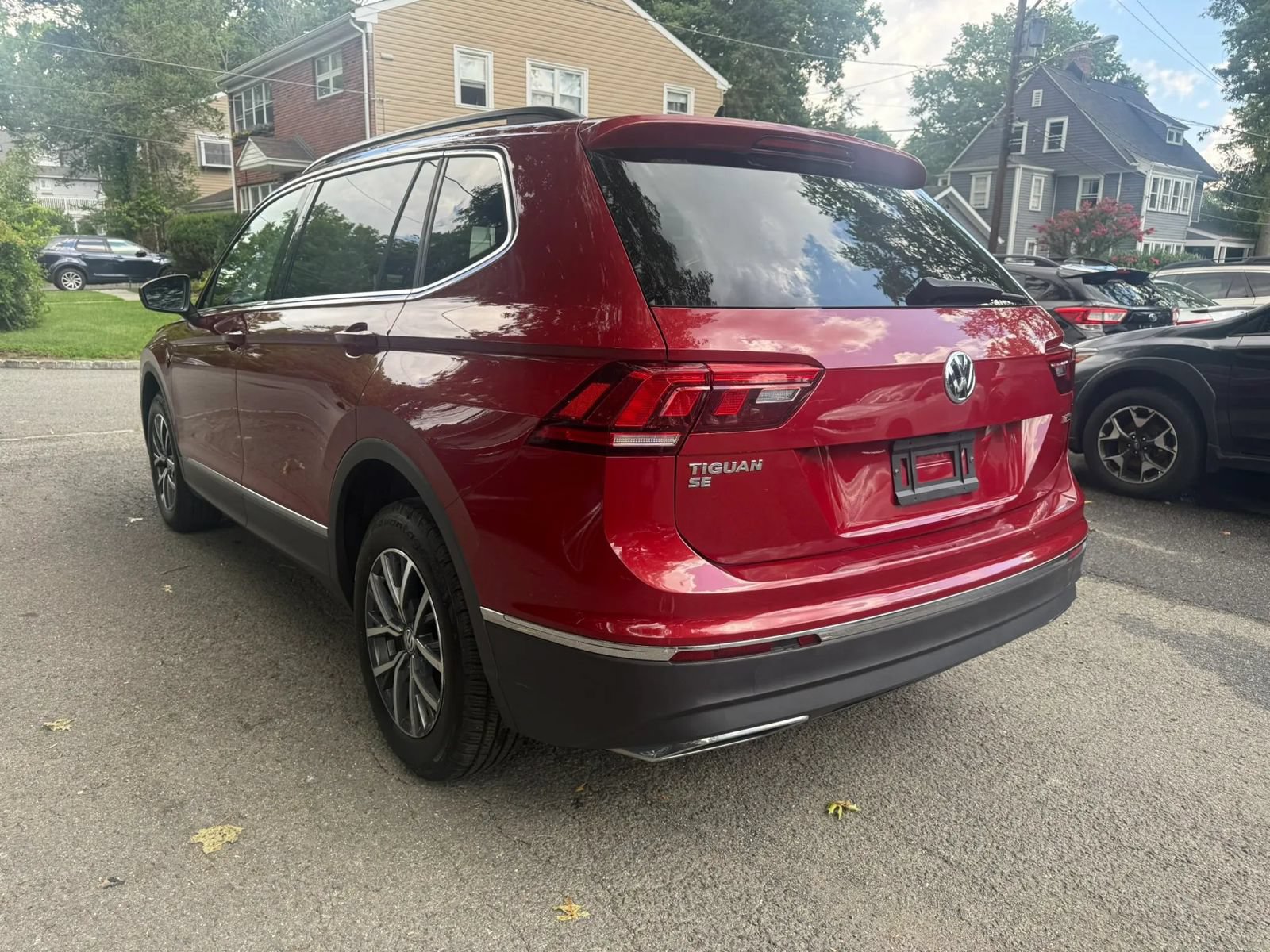 Used 2020 Volkswagen Tiguan SE w/ Panoramic Sunroof Package AWD/4WD image 6
