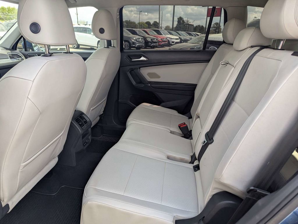 Used 2018 Volkswagen Tiguan SE w/ Panoramic Sunroof Package image 15