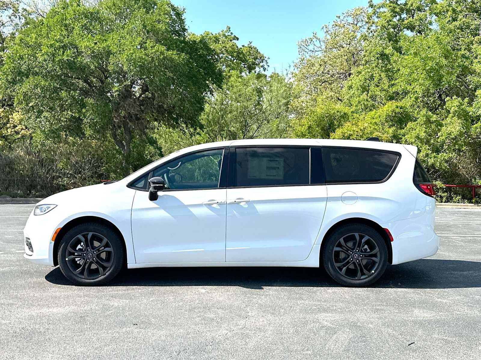 New 2026 Chrysler Pacifica Select FWD image 12