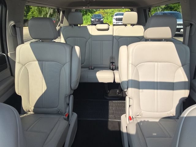 Used 2024 Jeep Wagoneer L Series II w/ Convenience Group I AWD/4WD image 31