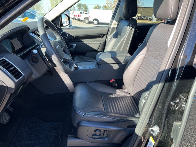Used 2024 Land Rover Discovery S image 12