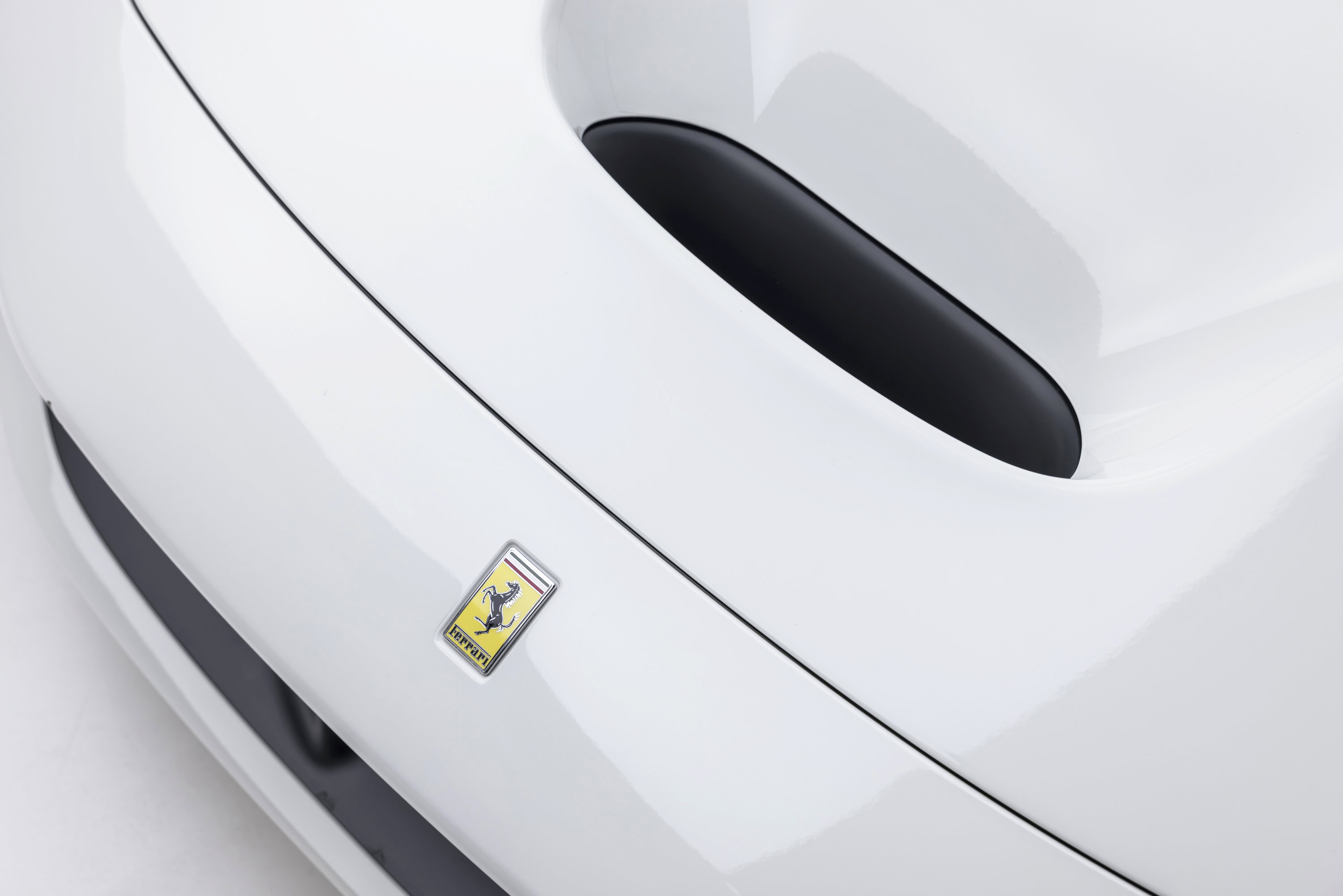 Certified 2022 Ferrari F8 Tributo RWD image 37