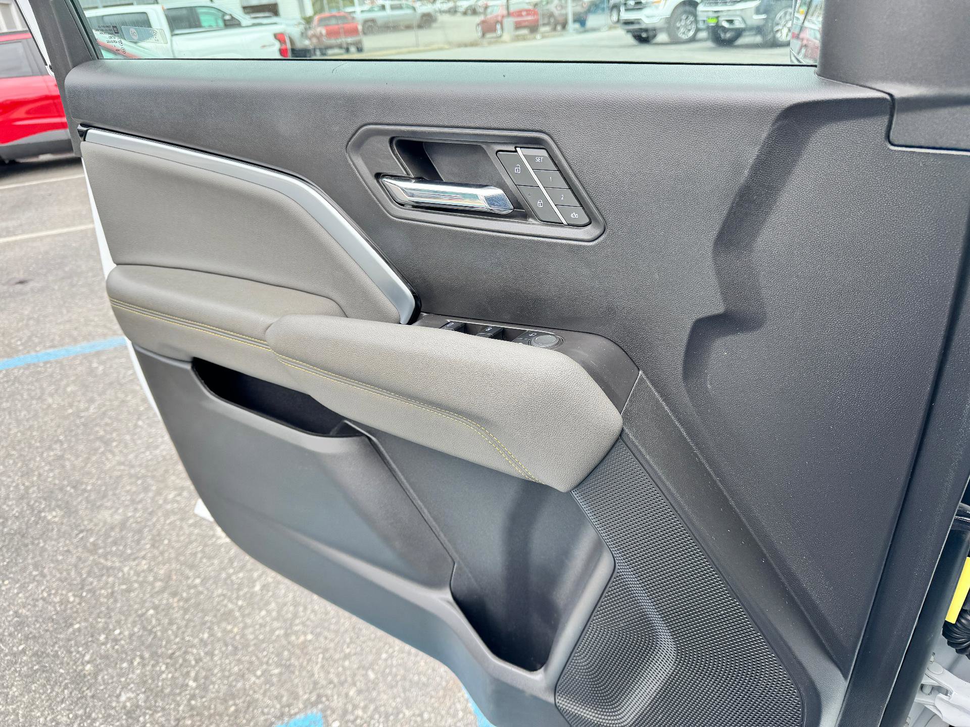 Used 2024 Chevrolet Colorado ZR2 w/ ZR2 Convenience Package III image 26