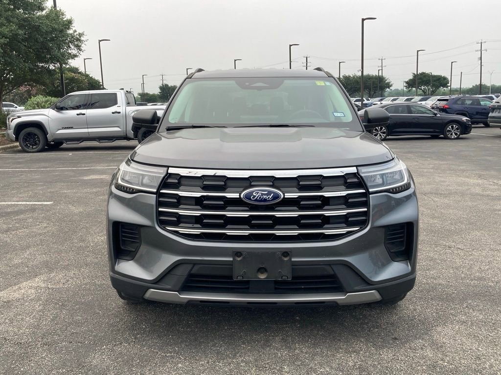 Used 2025 Ford Explorer Active RWD image 2