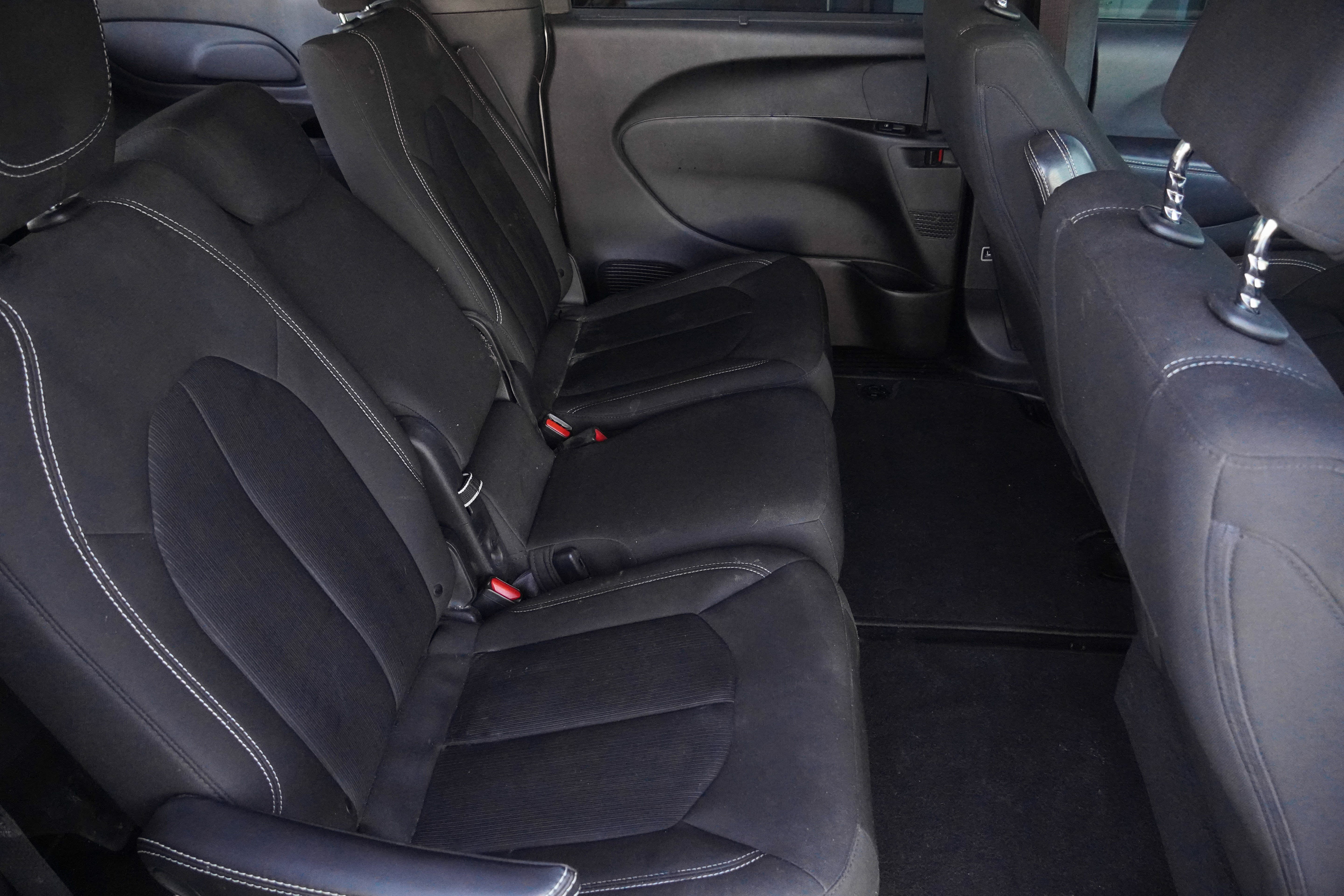 Used 2021 Chrysler Pacifica Touring w/ S Appearance Package FWD image 36