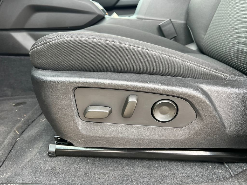 New 2024 GMC Canyon Elevation w/ Convenience Package image 9