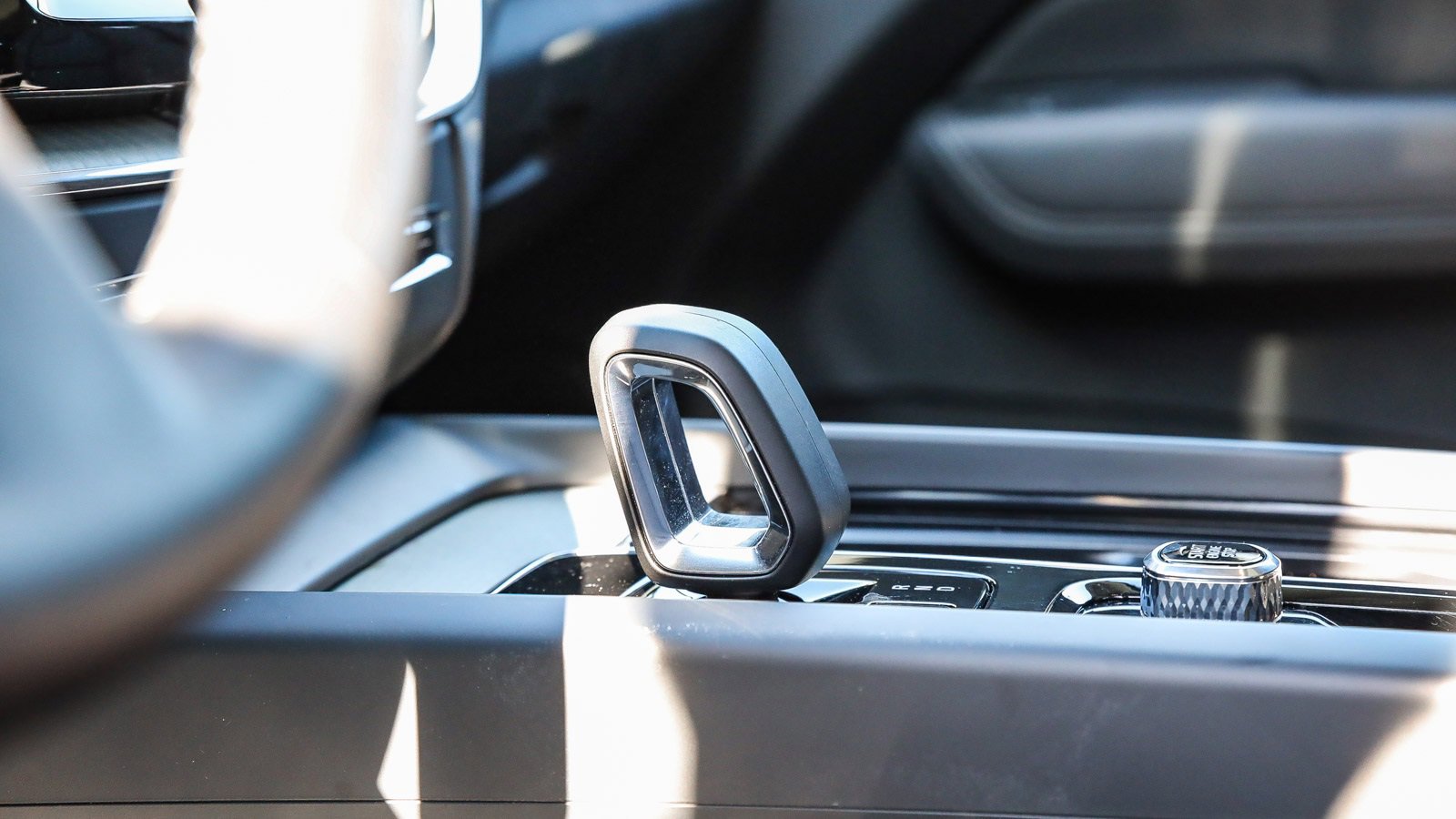 Used 2025 Volvo XC60 B5 Plus image 23