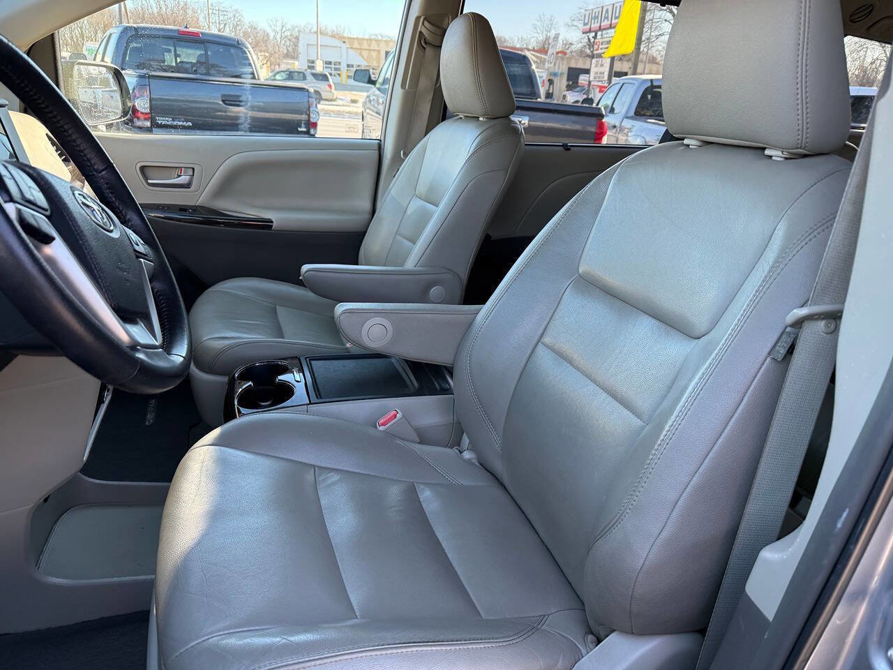Used 2015 Toyota Sienna XLE Premium image 51