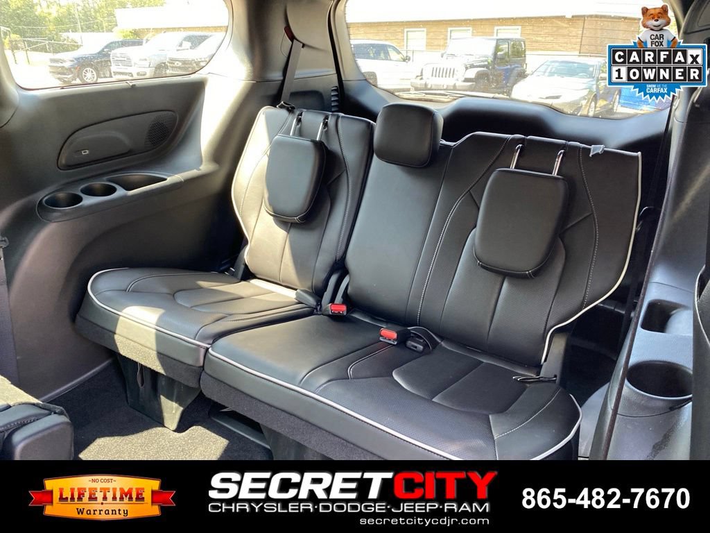 Used 2025 Chrysler Pacifica Limited FWD image 11