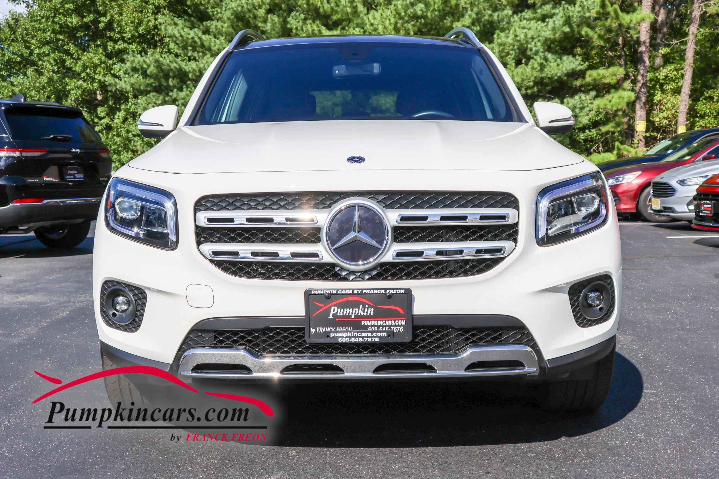 Used 2023 Mercedes-Benz GLB 250 4MATIC w/ Premium Package image 8