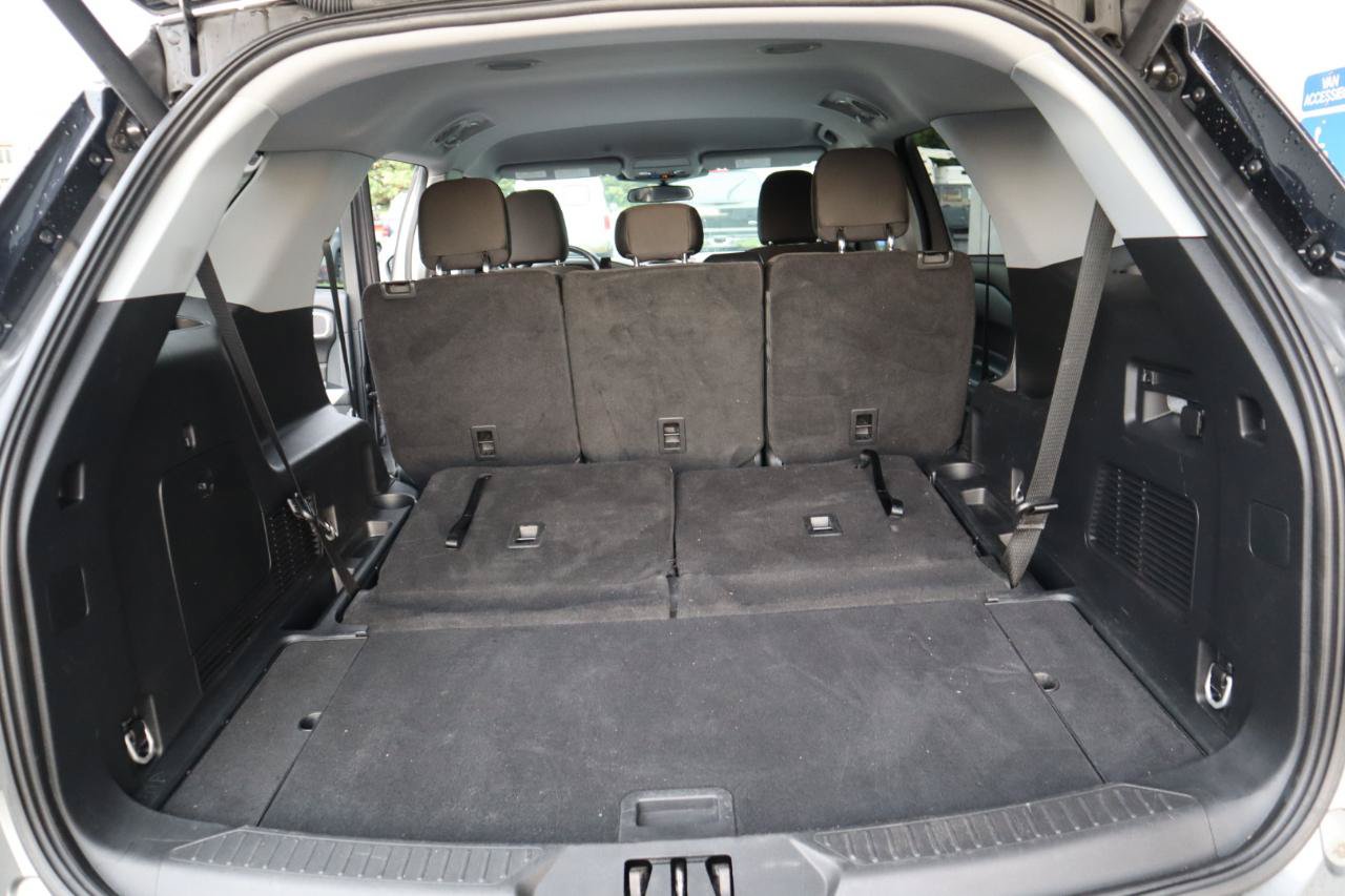 Used 2023 Ford Explorer XLT AWD/4WD image 42