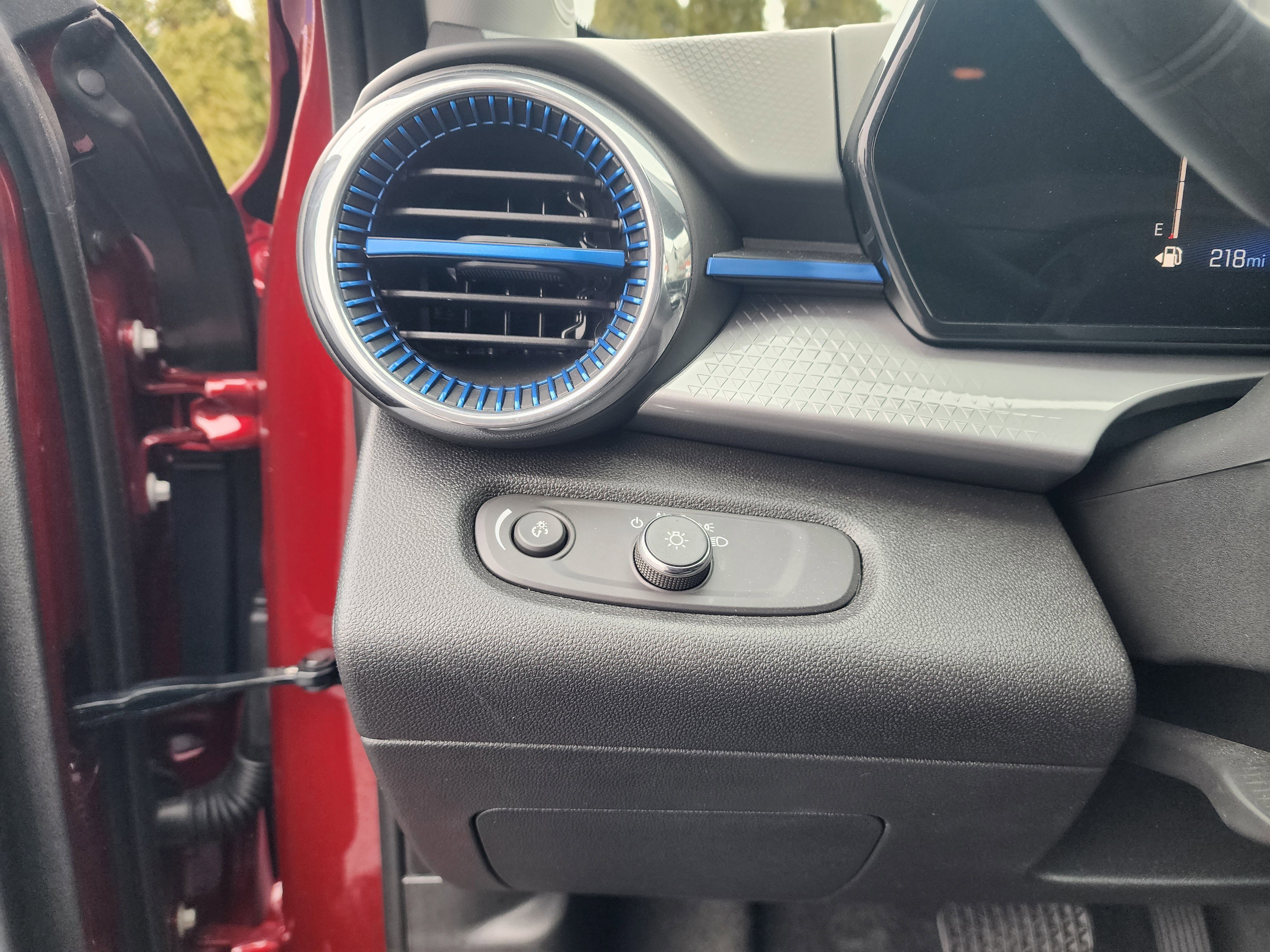 Used 2025 Chevrolet Trax LT w/ LT Convenience Package image 26