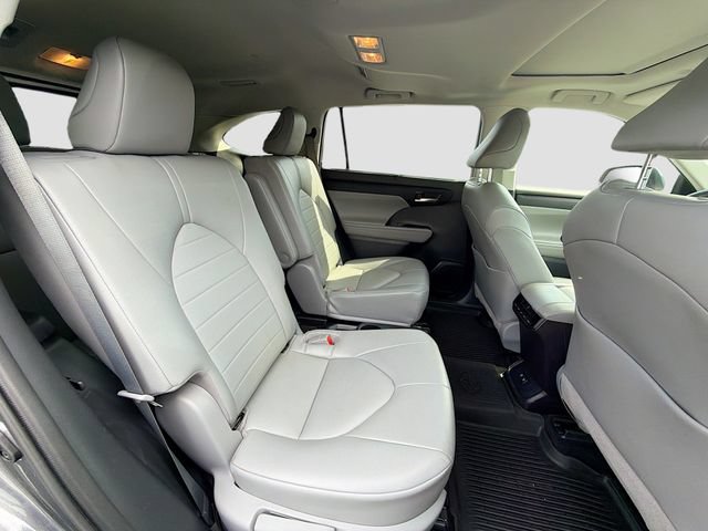 Used 2021 Toyota Highlander XLE AWD/4WD image 26