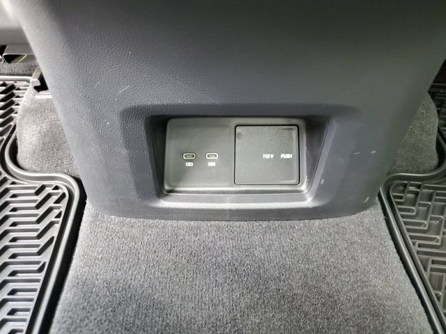 Certified 2025 Volkswagen Atlas Peak Edition SE AWD/4WD image 18