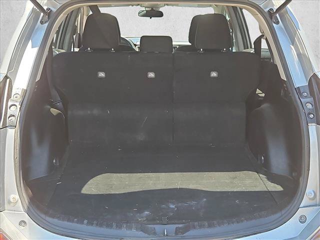 Used 2018 Toyota RAV4 LE FWD image 6