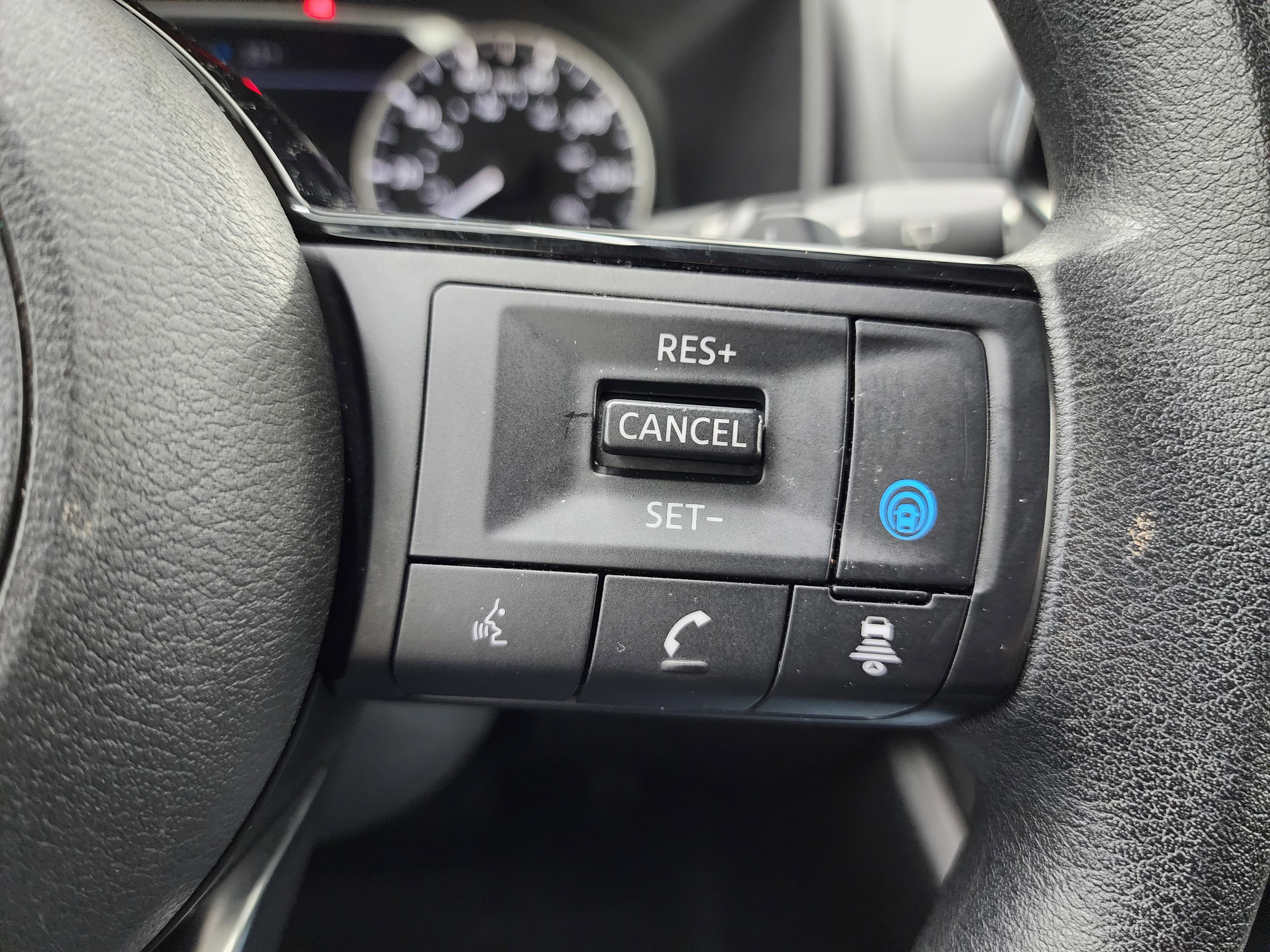 Used 2023 Nissan Rogue SV image 16