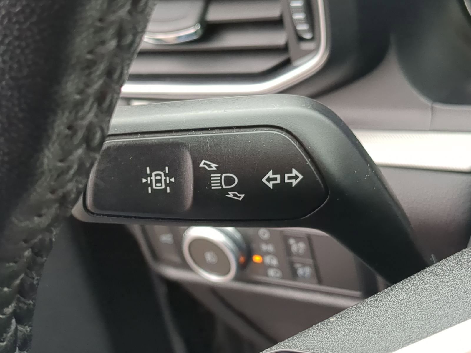 Used 2022 Ford Explorer XLT w/ Equipment Group 202A image 33