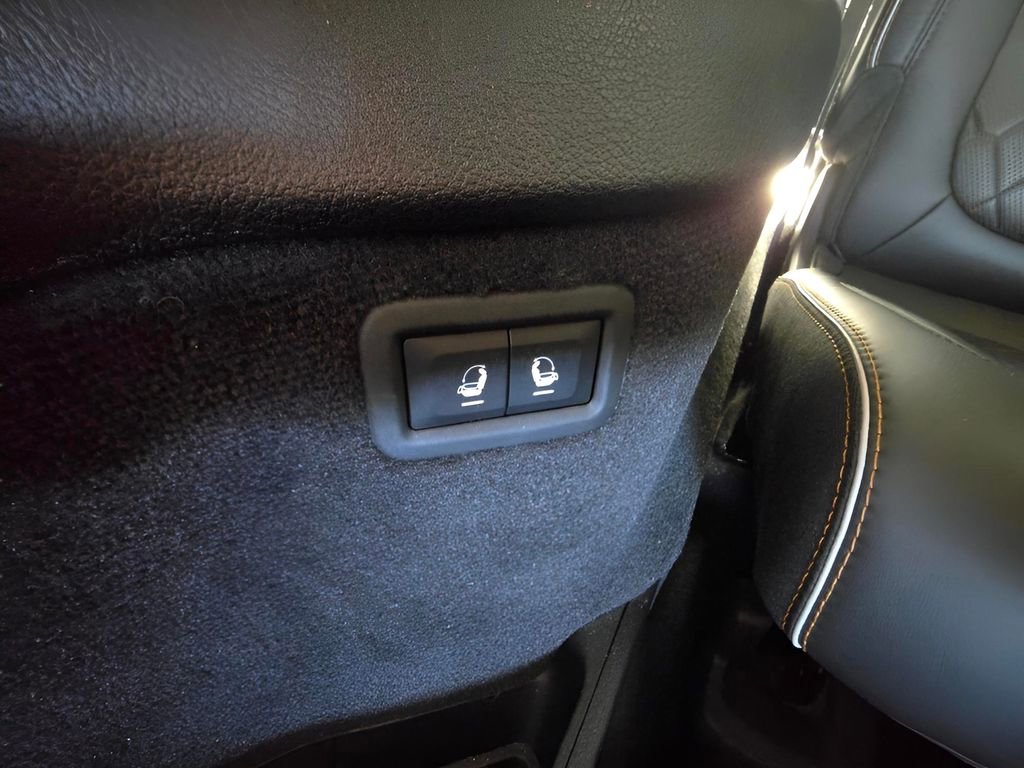 Used 2024 Jeep Grand Wagoneer L Series III AWD/4WD image 97