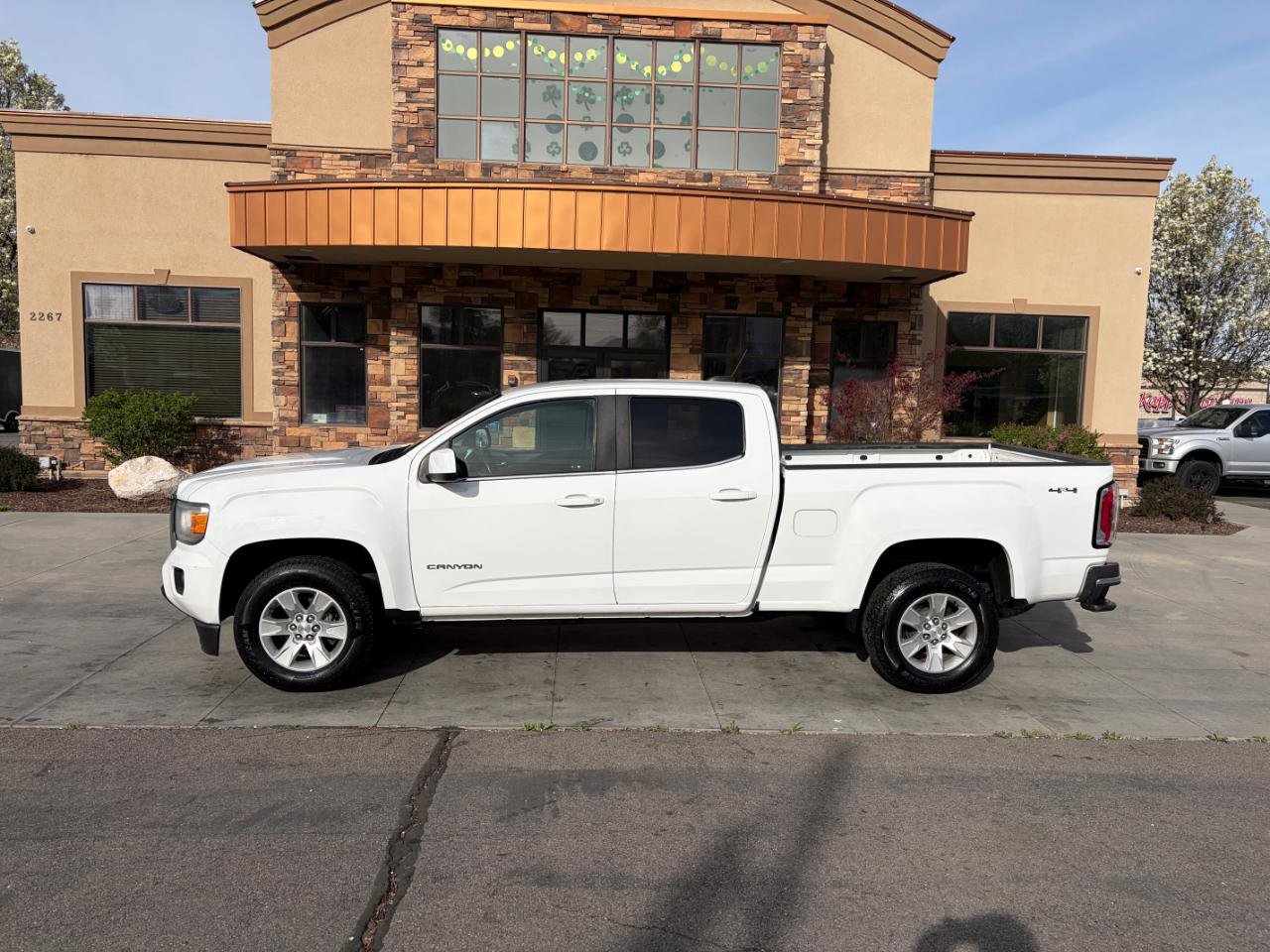 Used 2018 GMC Canyon SLE w/ SLE Convenience Package image 2