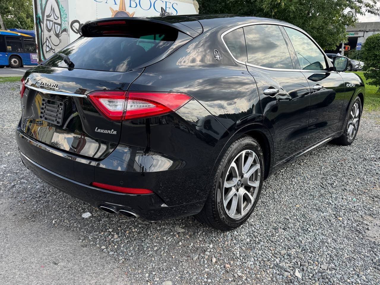 Used 2020 Maserati Levante S AWD/4WD image 5