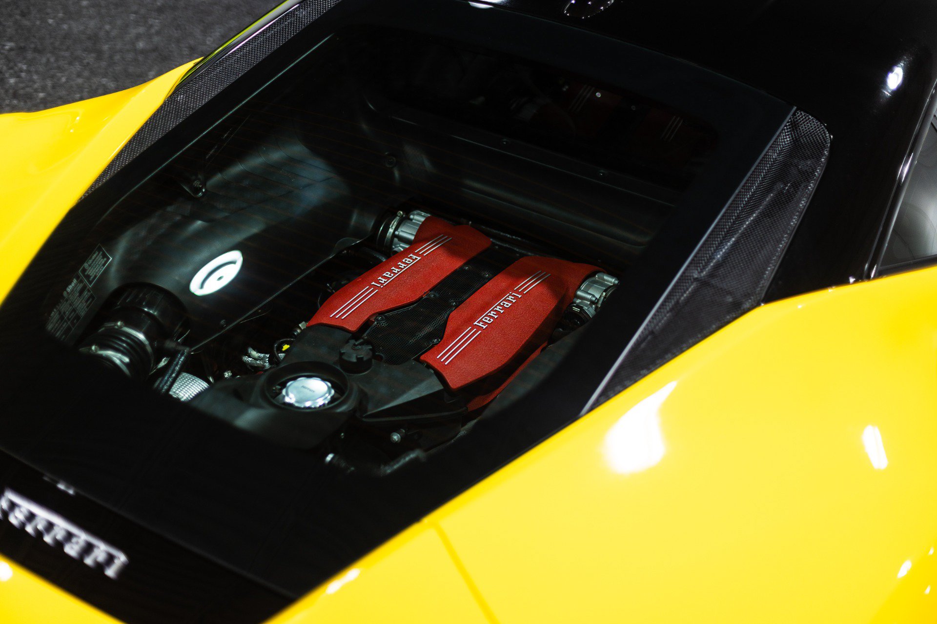 Used 2018 Ferrari 488 GTB RWD image 37