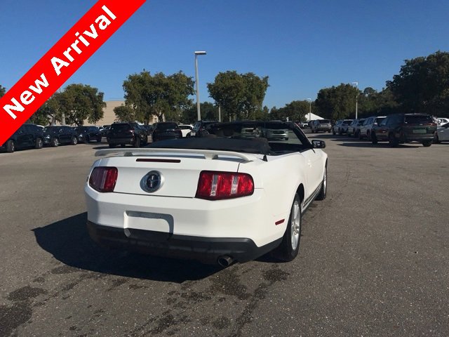Used 2010 Ford Mustang Convertible image 14