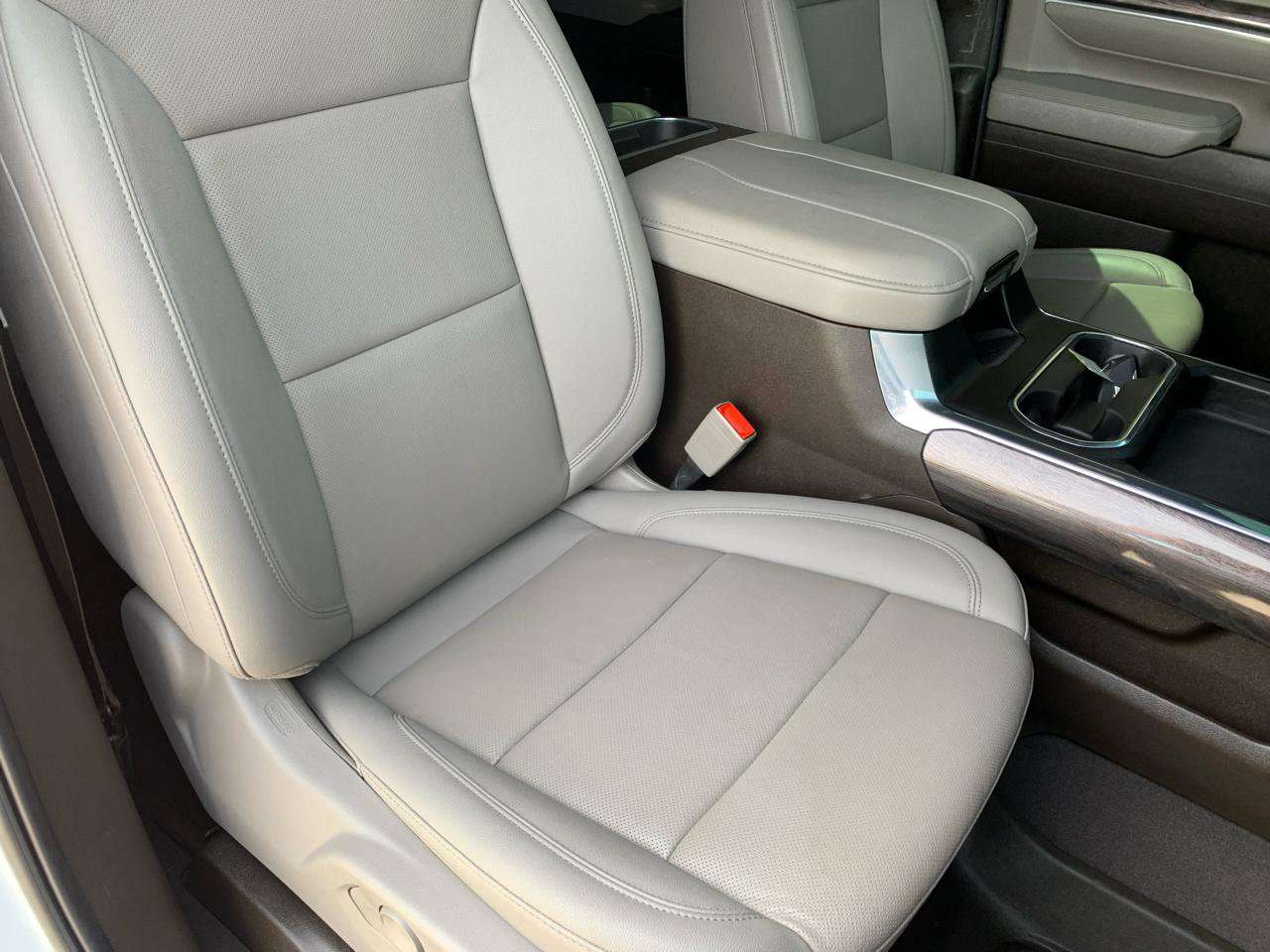 Used 2025 Chevrolet Silverado 2500 LTZ w/ LTZ Convenience Package image 16