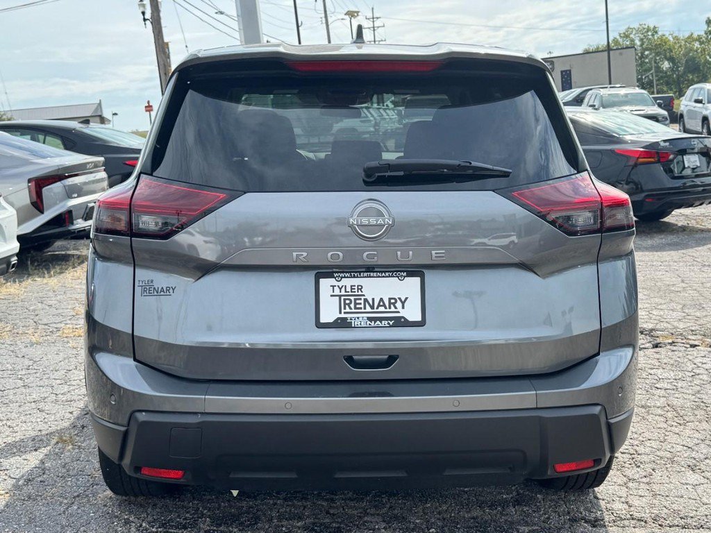 Used 2025 Nissan Rogue SV FWD image 4