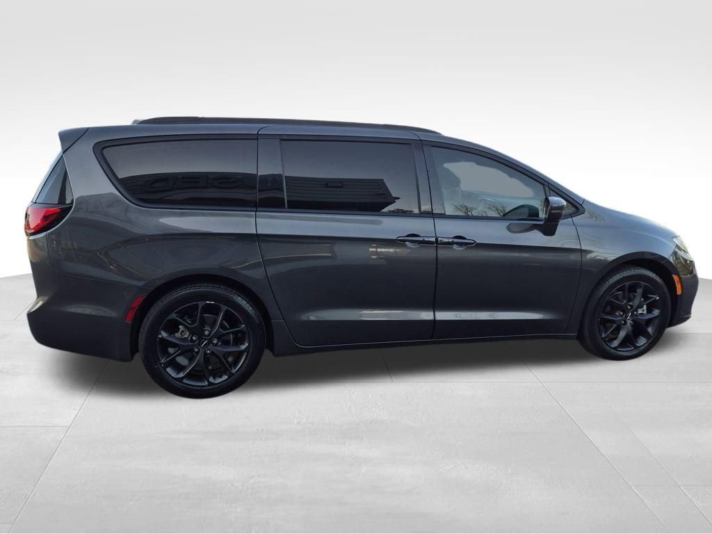 Used 2021 Chrysler Pacifica Touring w/ S Appearance Package image 9