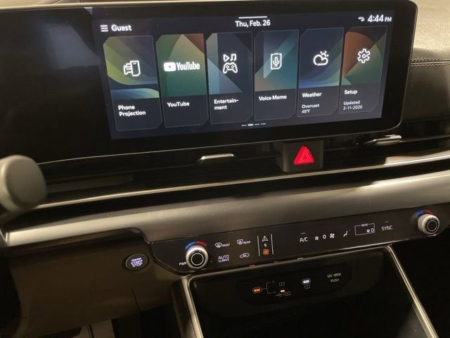 Used 2025 Kia Carnival image 23