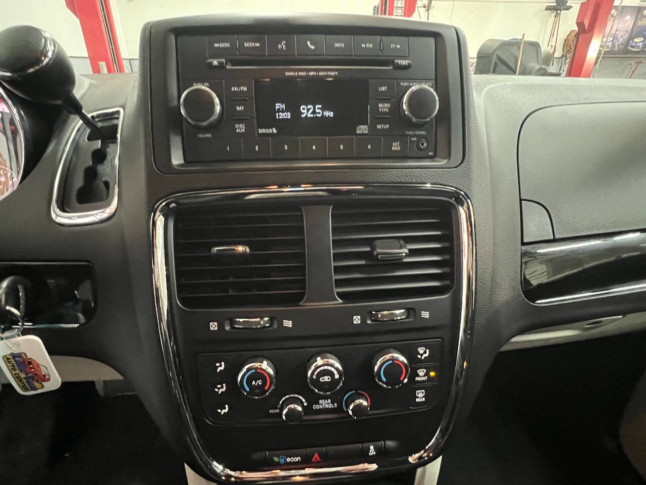 Used 2016 Dodge Grand Caravan SE image 19