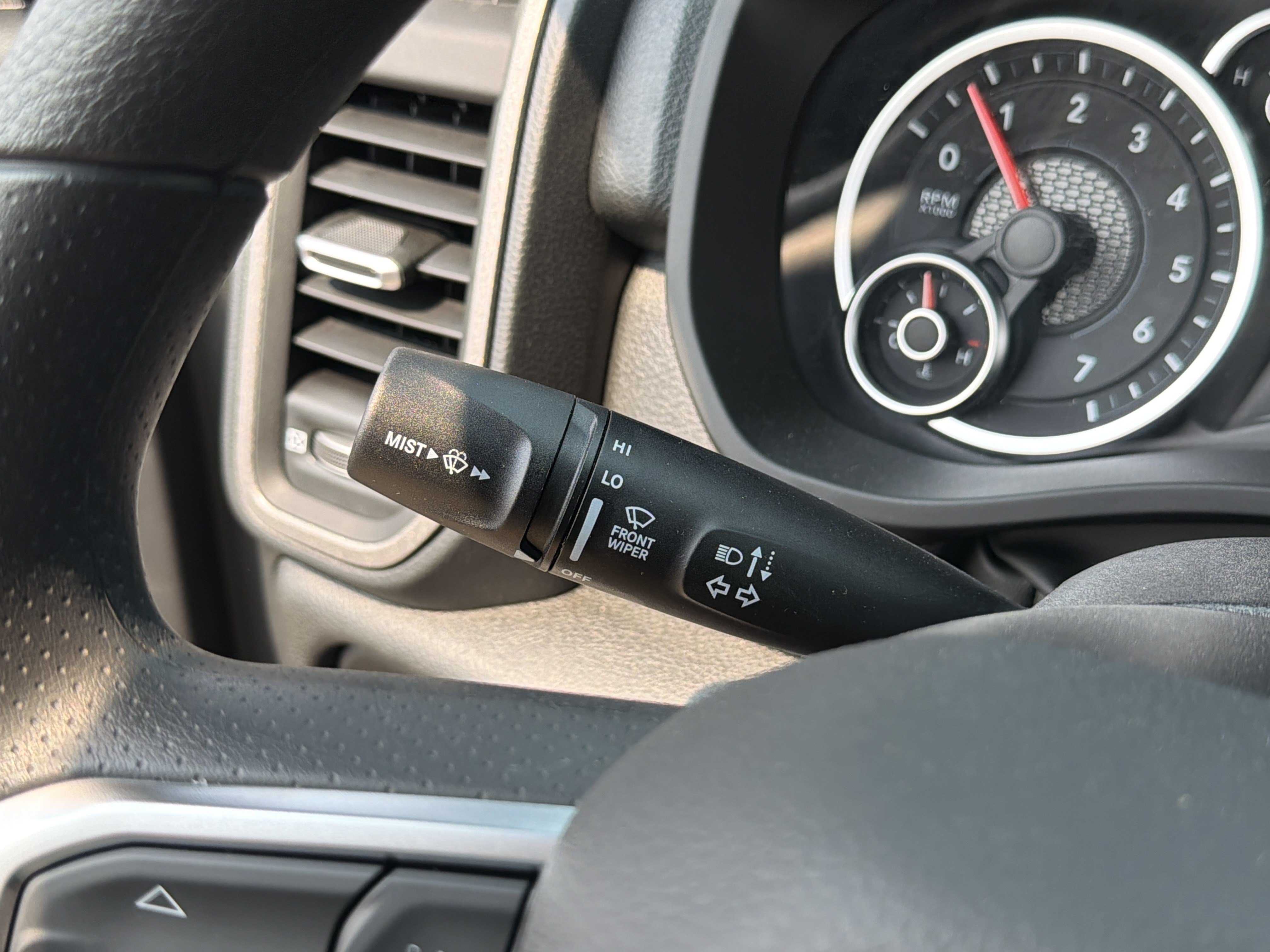 New 2026 RAM 1500 Express AWD/4WD image 18