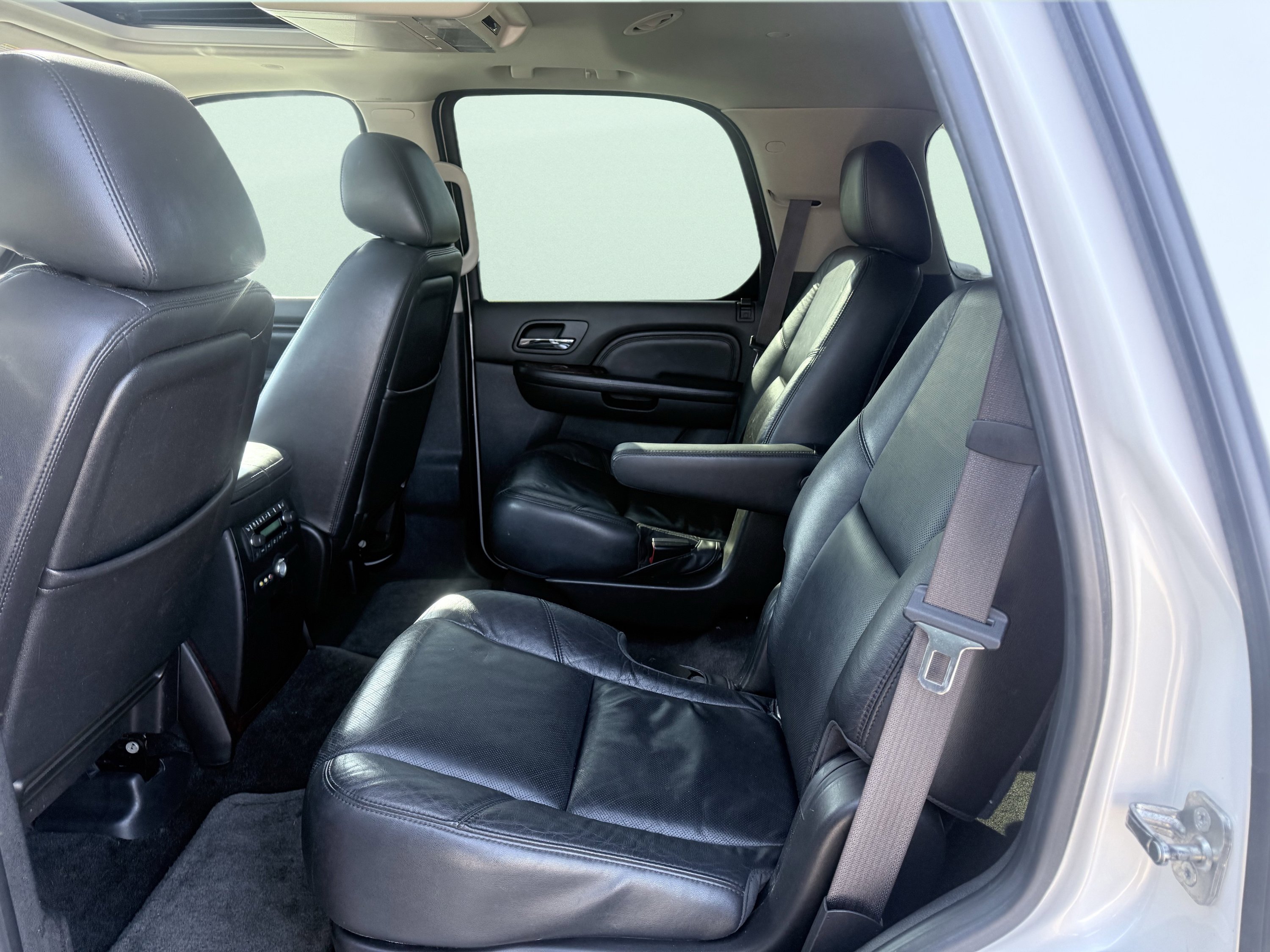 Used 2012 Cadillac Escalade Luxury RWD image 30